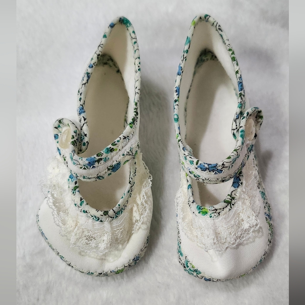 Vintage 70s 80s White Blue Baby Crib Shoes  * Like New Condition *